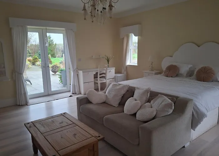 Deeside Manor
